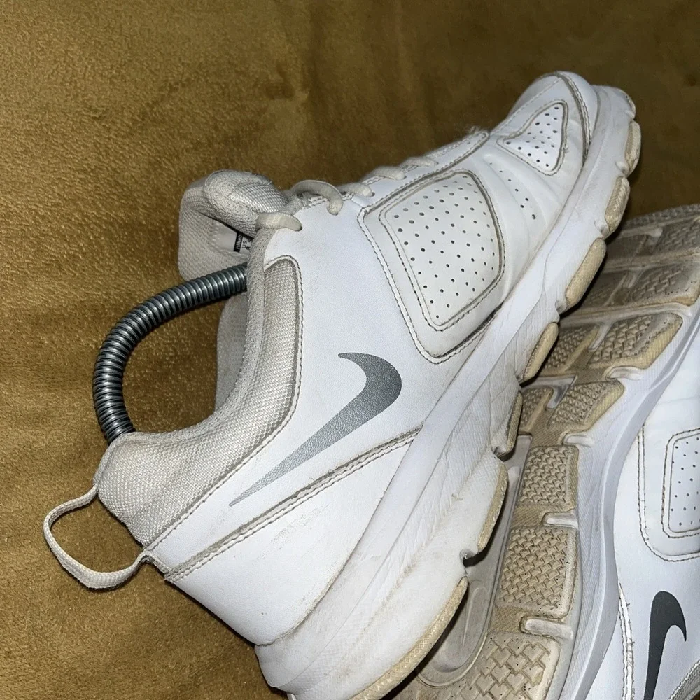 Nike Womens‎ T White Casual Shoes Sneakers Size 8.5 Athletic CrossFit Court Shoe